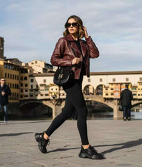 Luni - Borsa a Tracolla Mezzaluna in Vera Pelle Ruga con Patta in Camoscio